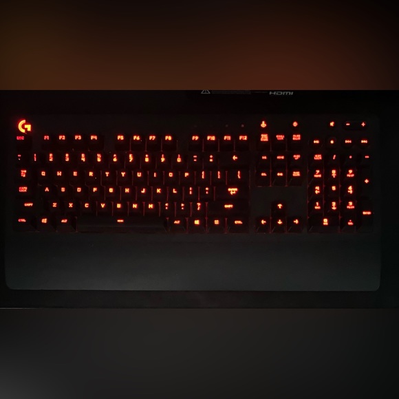 Logitech Keyboard (100%) and Mouse (Keyboard & Mouse light up) - Picture 5 of 11